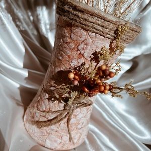 Mosaic vase made from quail eggshells